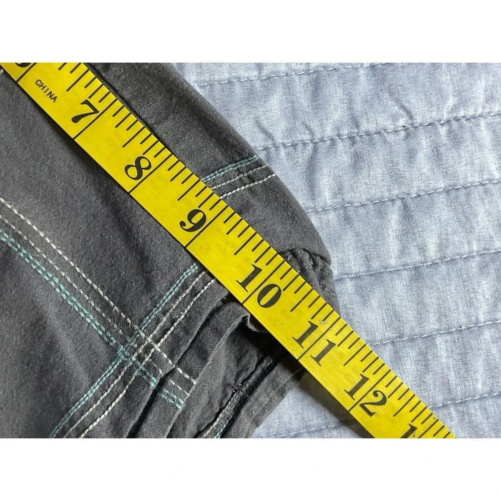 Columbia Omni Shade Mens Size 38 Cargo Hiking Shorts Multicolor Plaid Gray Blue